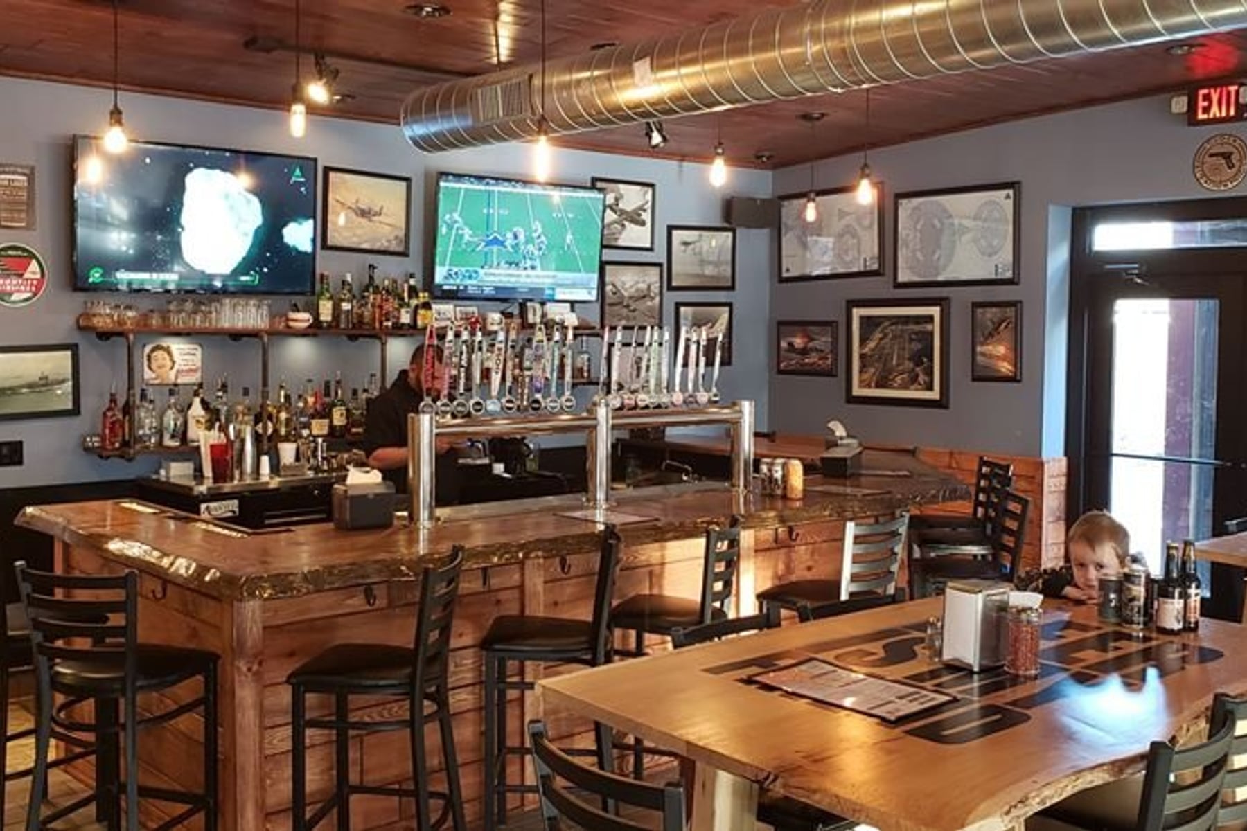 Aviator Pizza Pub gallery photo